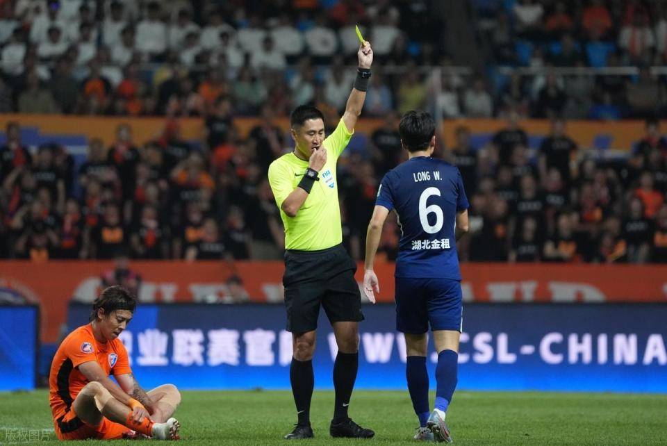 转折点！武汉三镇单刀错失，NBA总决赛今晨攻防权衡，质疑声四起，控场能力成焦点(武汉三镇夺冠后解散)