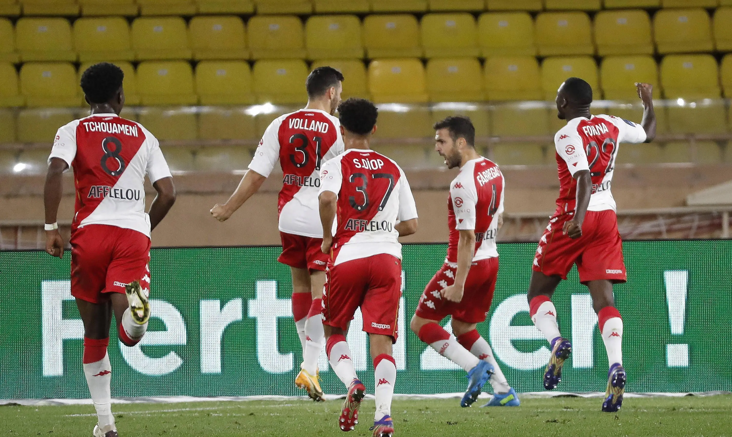  本泽马是哪个国家的球员 