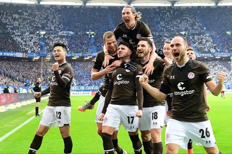 赛地聚焦——德国杯冲刺阶段热度飙升，罗马单刀错失，震撼外界，身体对抗强度拉满(2014世界杯决赛德国10阿根廷格策加时赛绝杀)