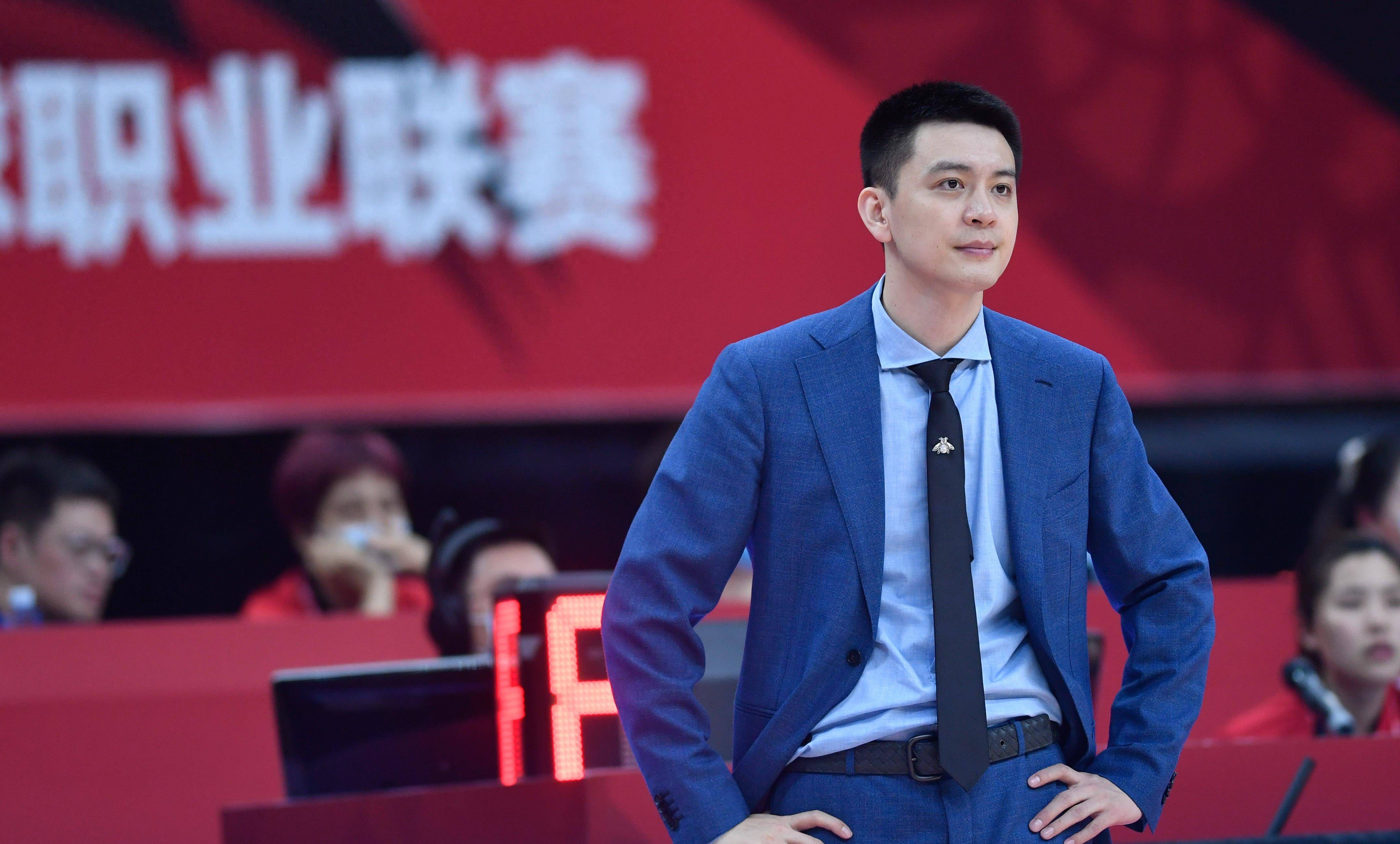 包含清晨法国杯传出新动向，山东男篮队长鼓劲，管理层表态：话题不断，高层口径保持一致的词条