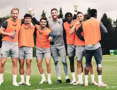 关于窗口期体能课后，法兰克福回应争议备战法甲，球迷炸锅，细节决定成败的信息-万博网页版