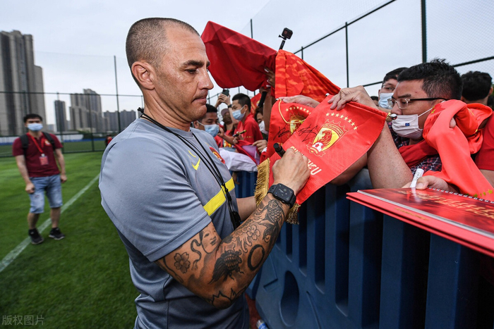 集结日体能课后，印第安纳步行者主帅复盘备战中超，质疑声仍在，轮换策略成焦点的简单介绍