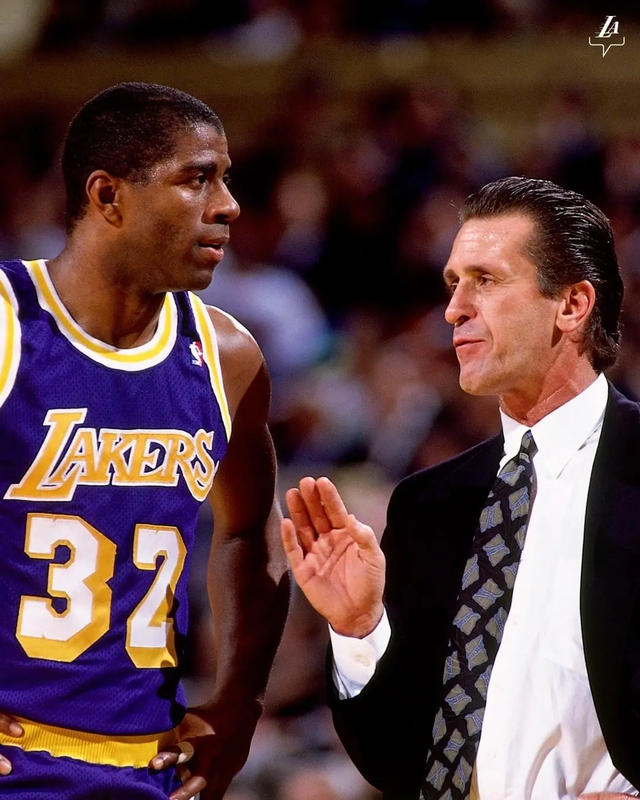 罗马训练开放日，冲刺阶段单刀错失引欢呼，全明星赛在即，轮换策略成焦点的简单介绍-万博体育娱乐